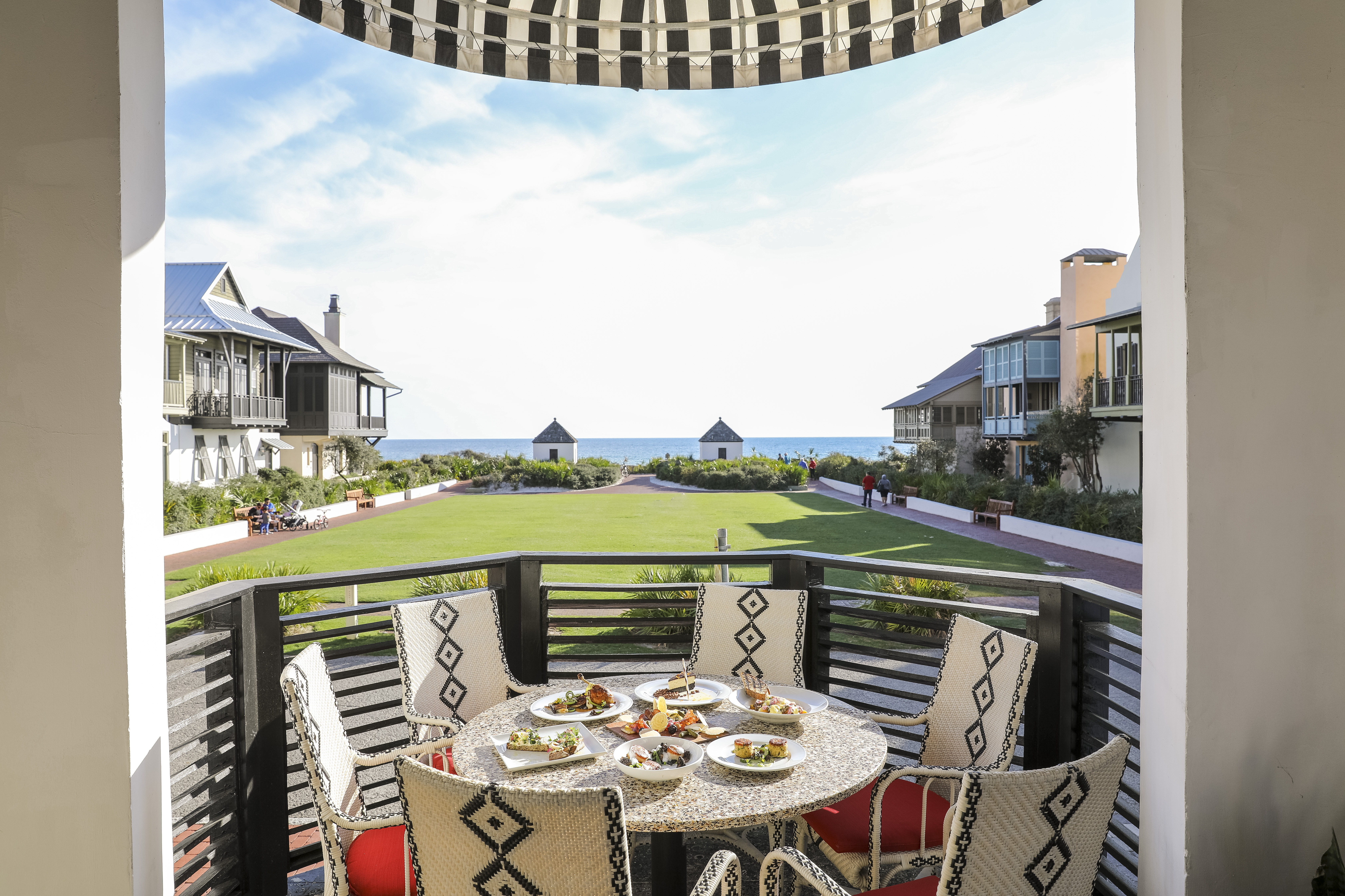 Outdoor Table with View of Ocean at Havana Beach Bar & Grill